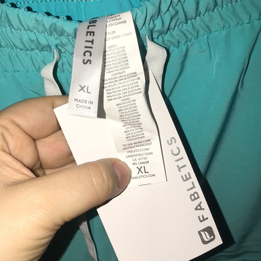 Fabletics shorts size XL - Picture 6 of 6